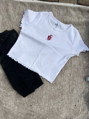 Hollister Must-Have Baby Tee White Dragon Embroidery Size M